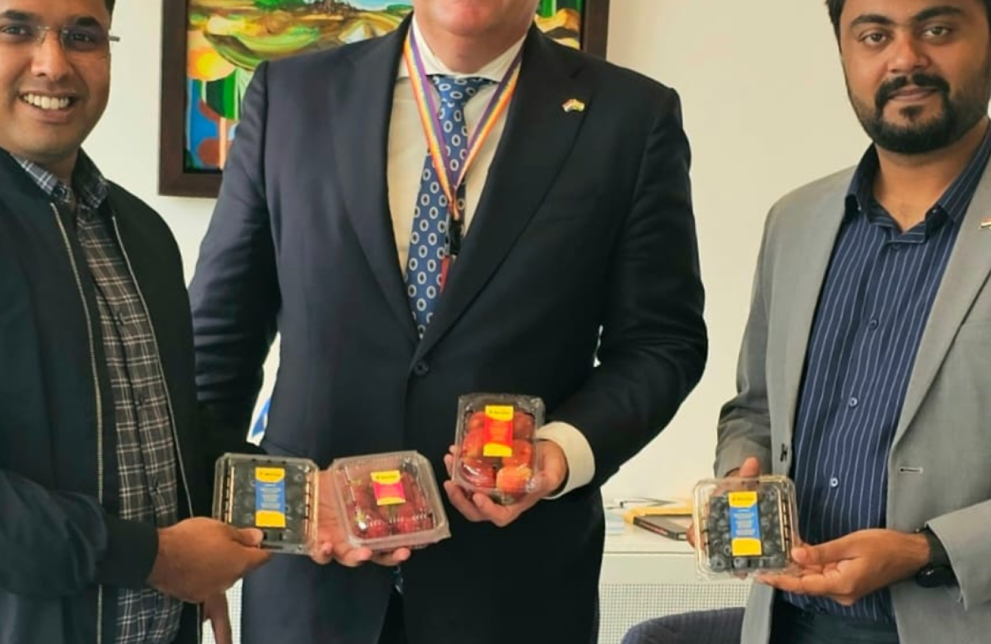Men pose with Dutch fruit