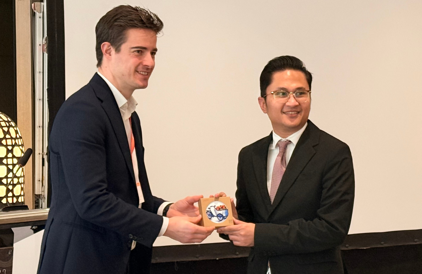 Presentation of gift at PIB SADI mission to Indonesia