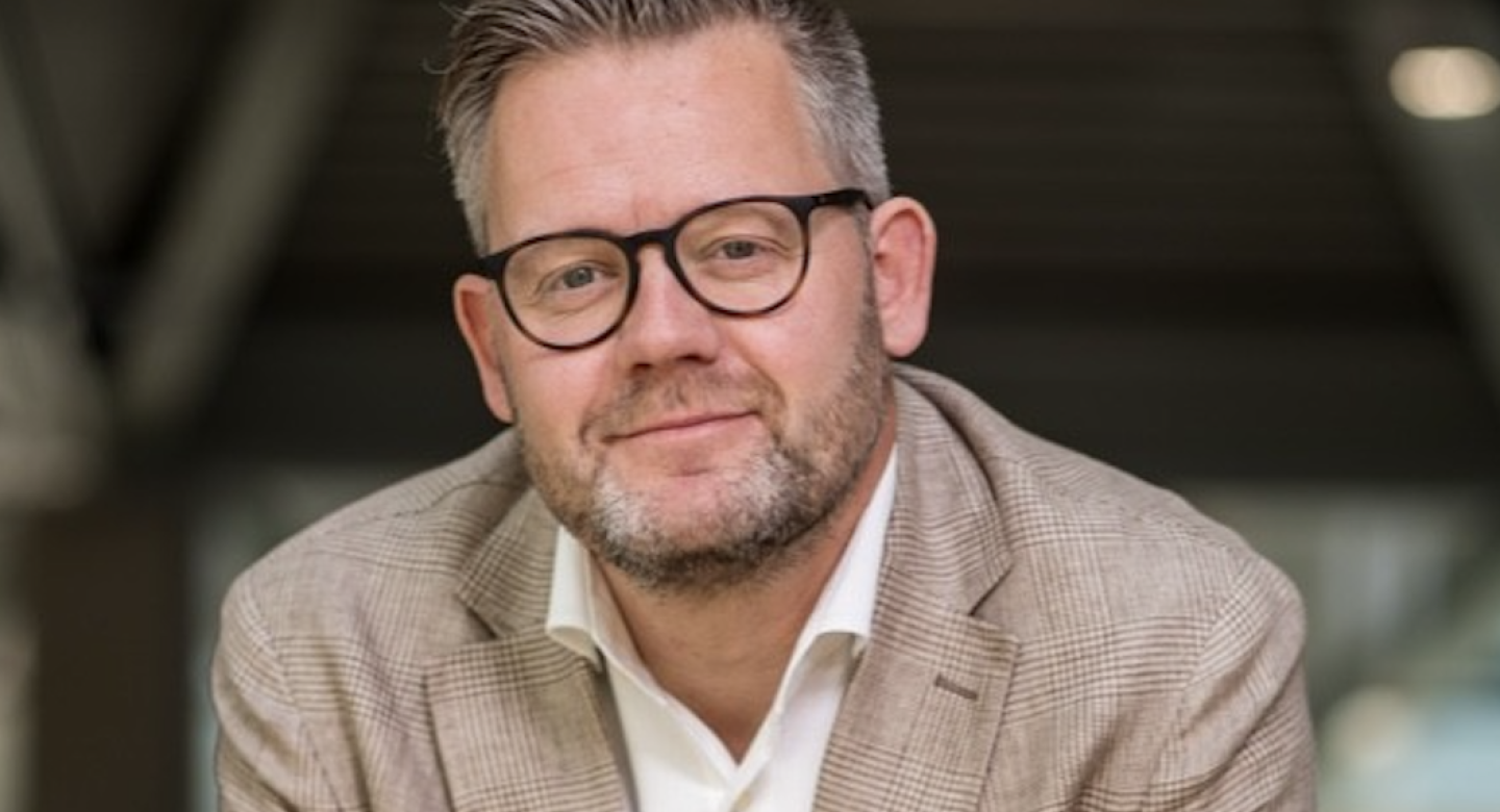 M de Vries