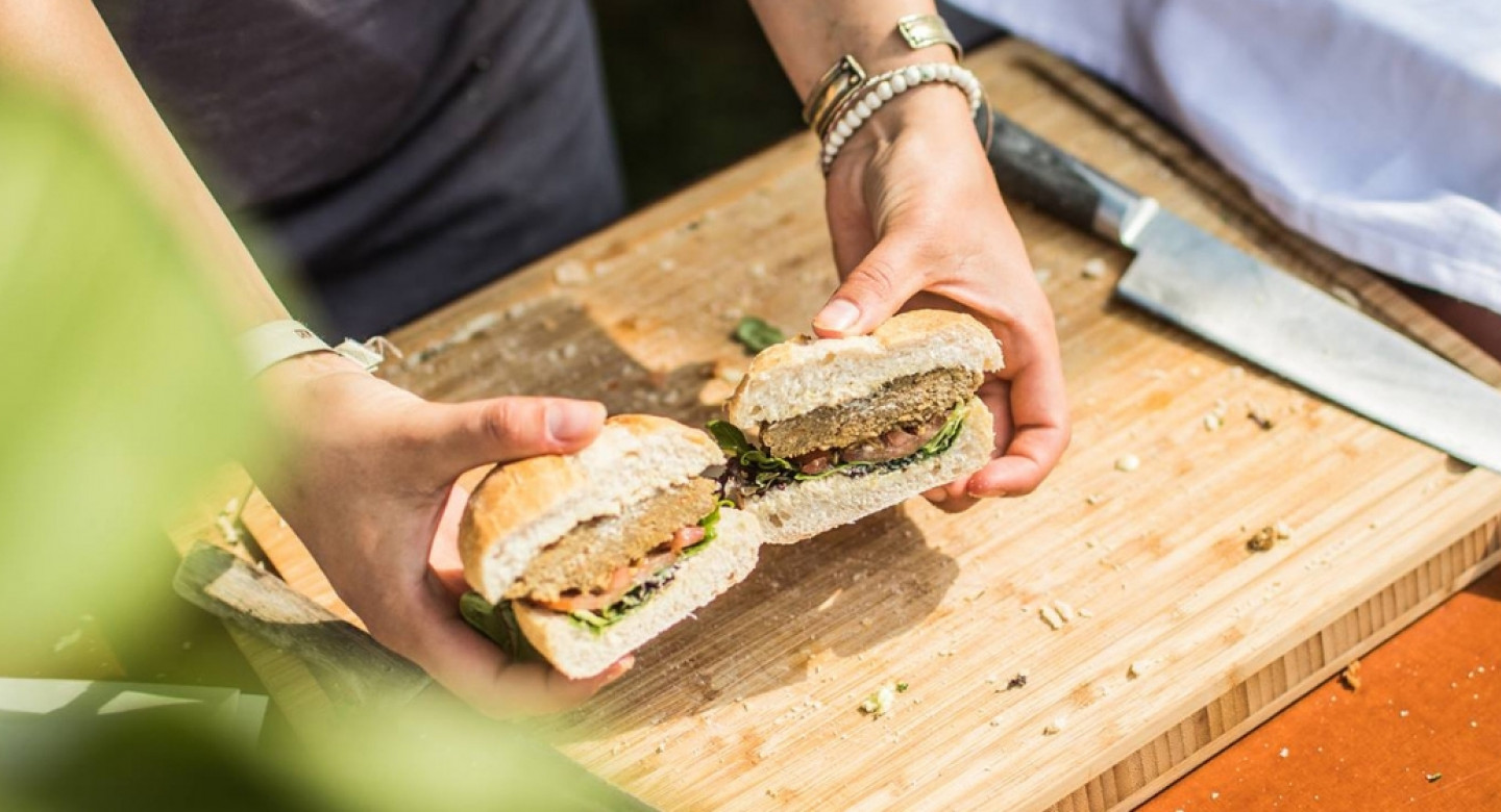 Sustainable hamburgers made from … crickets?!