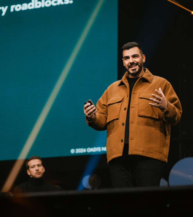 Nima Salami pitching at slush 100 competition