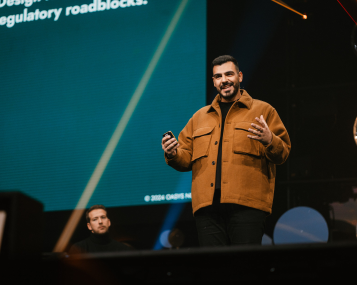 Nima Salami pitching at slush 100 competition