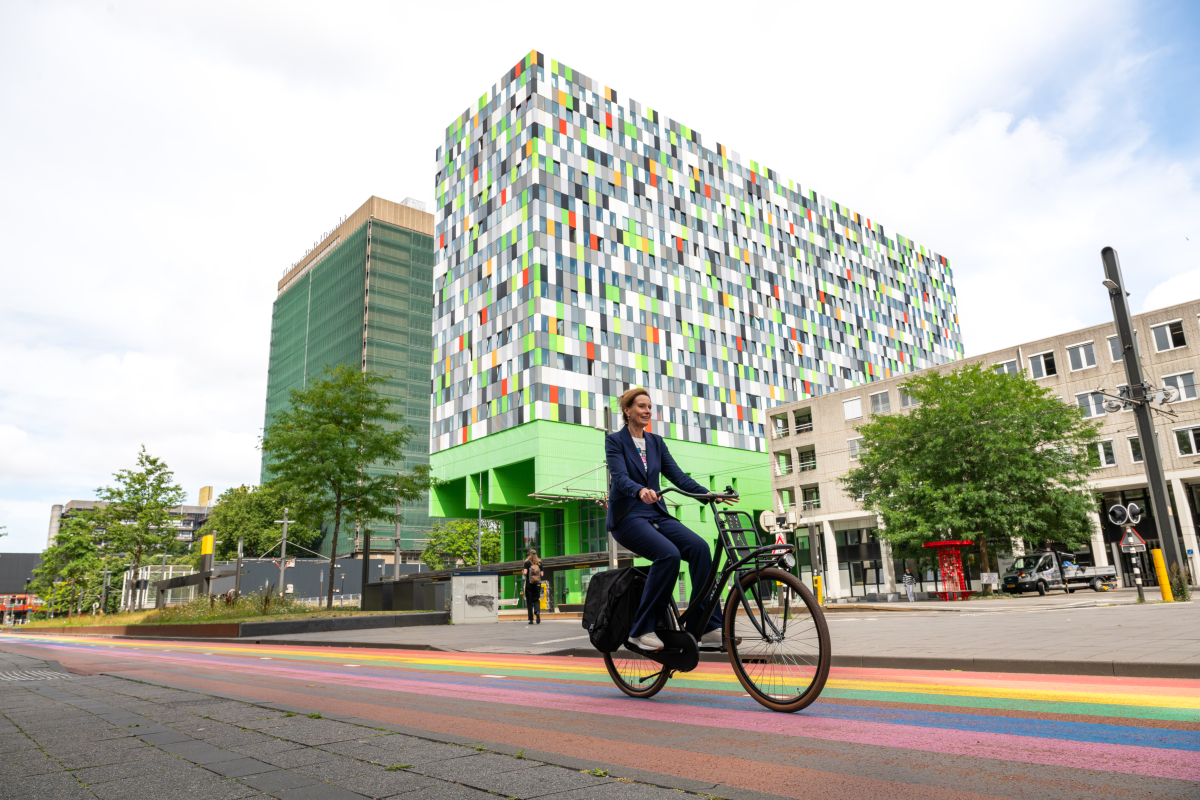 Cycling along the famous rainbow cycle path illustrates the physical closeness of Utrecht Science Park.